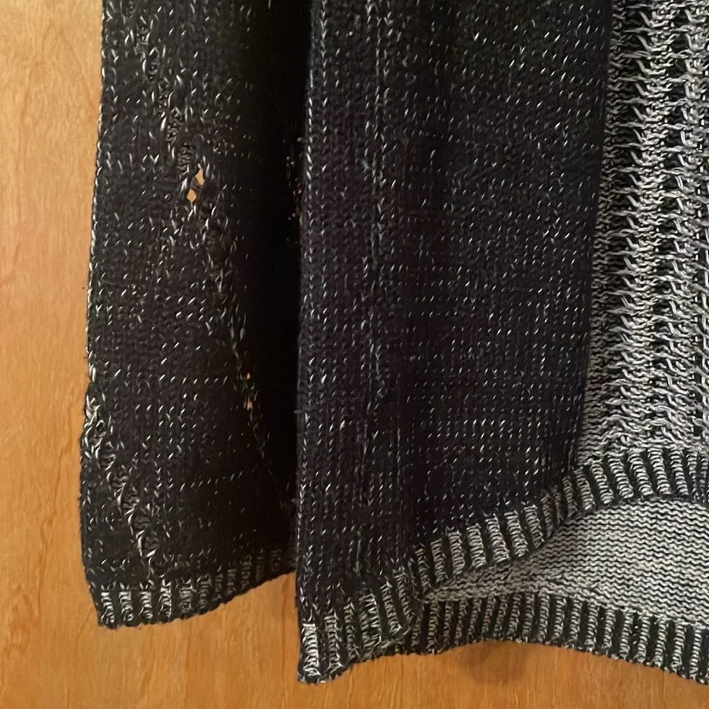 Women’s Lightweight Black and Tan Sweater - Picture 3 of 9